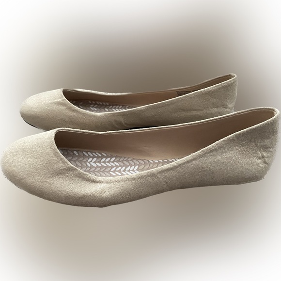 Time and Tru Gold/Tan Metallic Fabric Flat - Size 10 - Never Worn!! - Picture 3 of 7